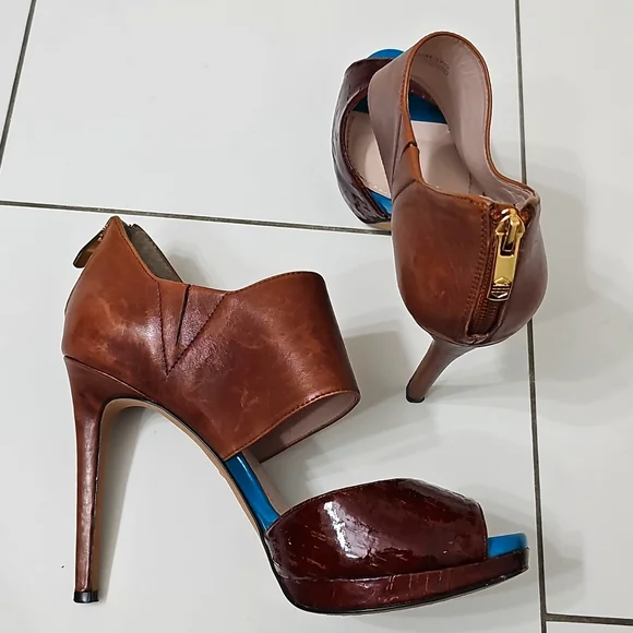 VINCE CAMUTO Leather & Cork Heels - Picture 7 of 13
